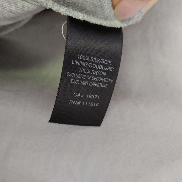 ROBBI & NIKKI Women Silk Tank with Silver Sequin Collar V-Neck Top - Picture 5 of 5